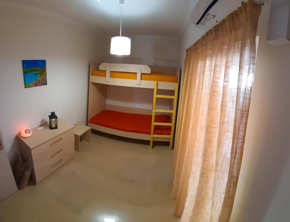 Central Apartment Near The Beach With Huge Private Terrace Лоутраки Экстерьер фото