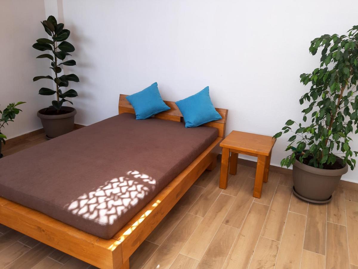 Central Apartment Near The Beach With Huge Private Terrace Лоутраки Экстерьер фото