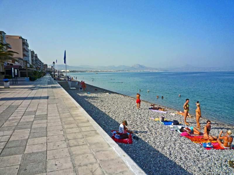 Central Apartment Near The Beach With Huge Private Terrace Лоутраки Экстерьер фото