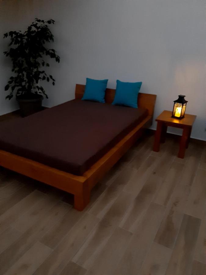Central Apartment Near The Beach With Huge Private Terrace Лоутраки Экстерьер фото