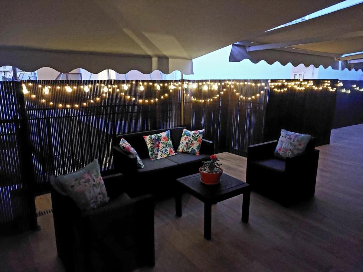 Central Apartment Near The Beach With Huge Private Terrace Лоутраки Экстерьер фото