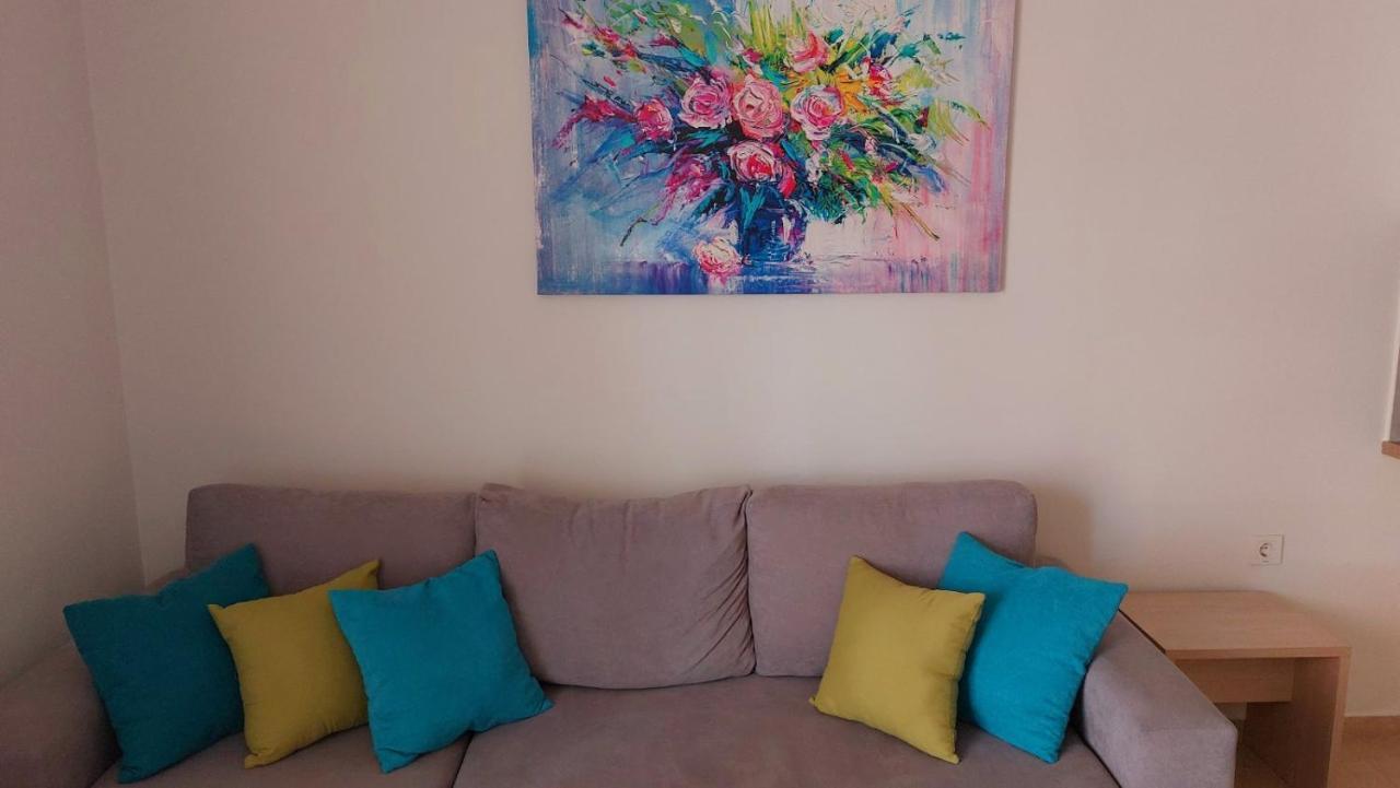 Central Apartment Near The Beach With Huge Private Terrace Лоутраки Экстерьер фото